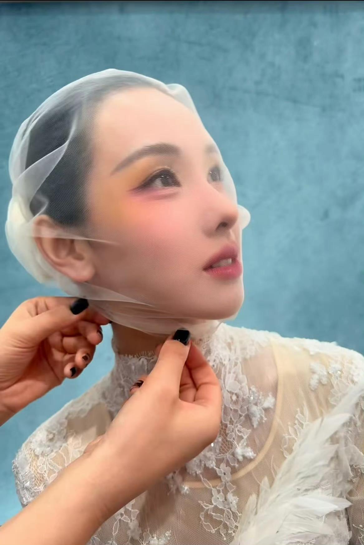 天呐！陈都灵这造型都那么美，这脸骨相也太抗打了吧陈都灵自拍 陈都灵美