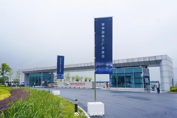 余承东称智界R7投5亿打造这次智界R7焕新真的太有性价比了，花主流价位的钱，就能