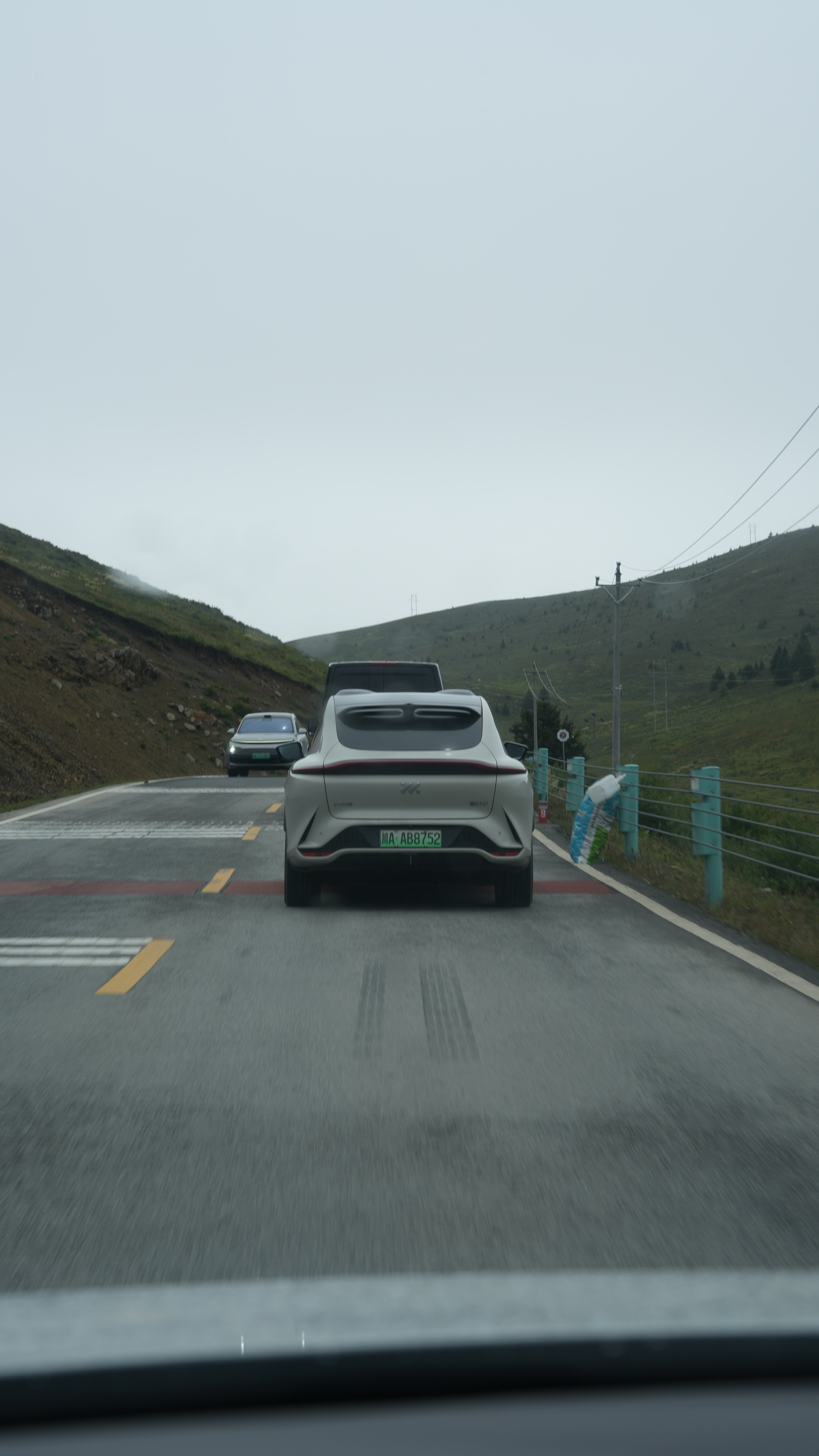 318上的智己车，能见度很高，包括LS6和L6[偷笑]  ​​​