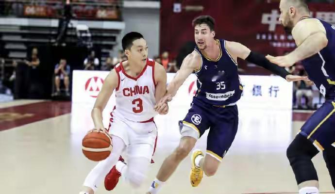 廖三宁13分程帅澎13分 中国男篮90- 中国男篮：三分风暴席卷南京，热身连胜彰