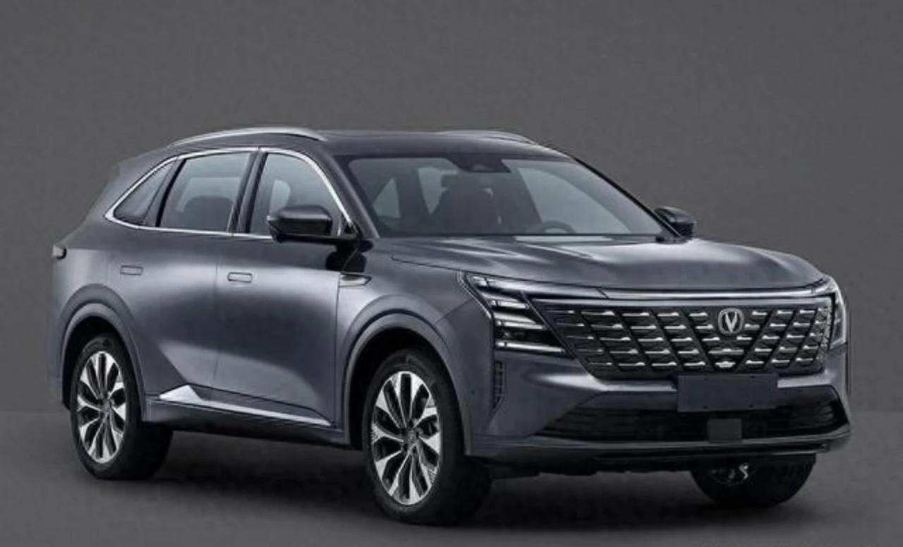 新一代CS75 PLUS内饰谍照曝光，采用全新布局，配备与逸动类似的竖向中控屏，