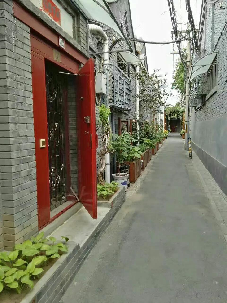 西四，有北京城内仅存的一座砖塔：万松老人塔，正阳书局正在此院内，塔为元大都时代的