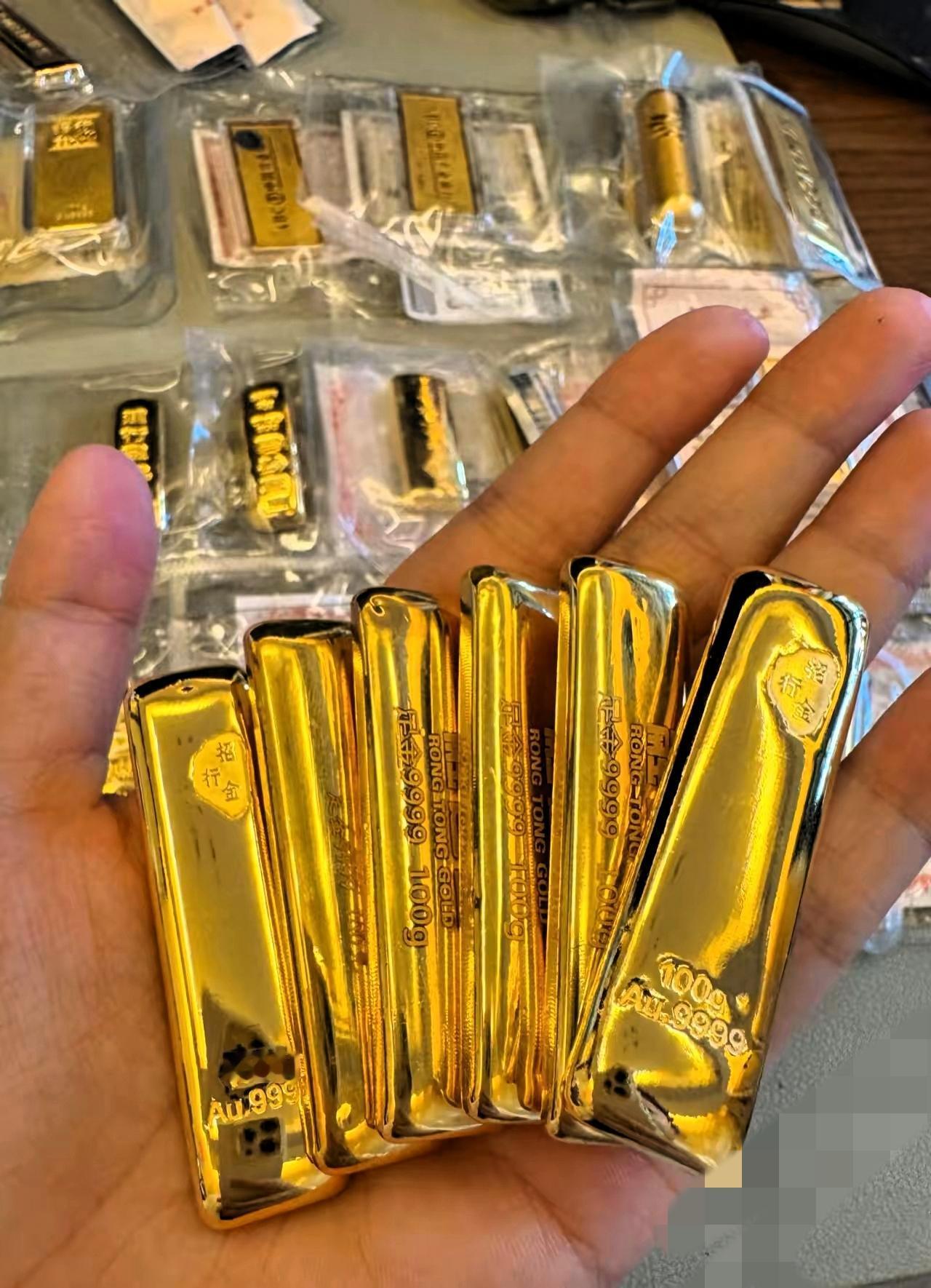 大伙发现没？历史这玩意儿真就像绕圈跑，金价涨跌的剧本都快复制粘贴了！
 
201