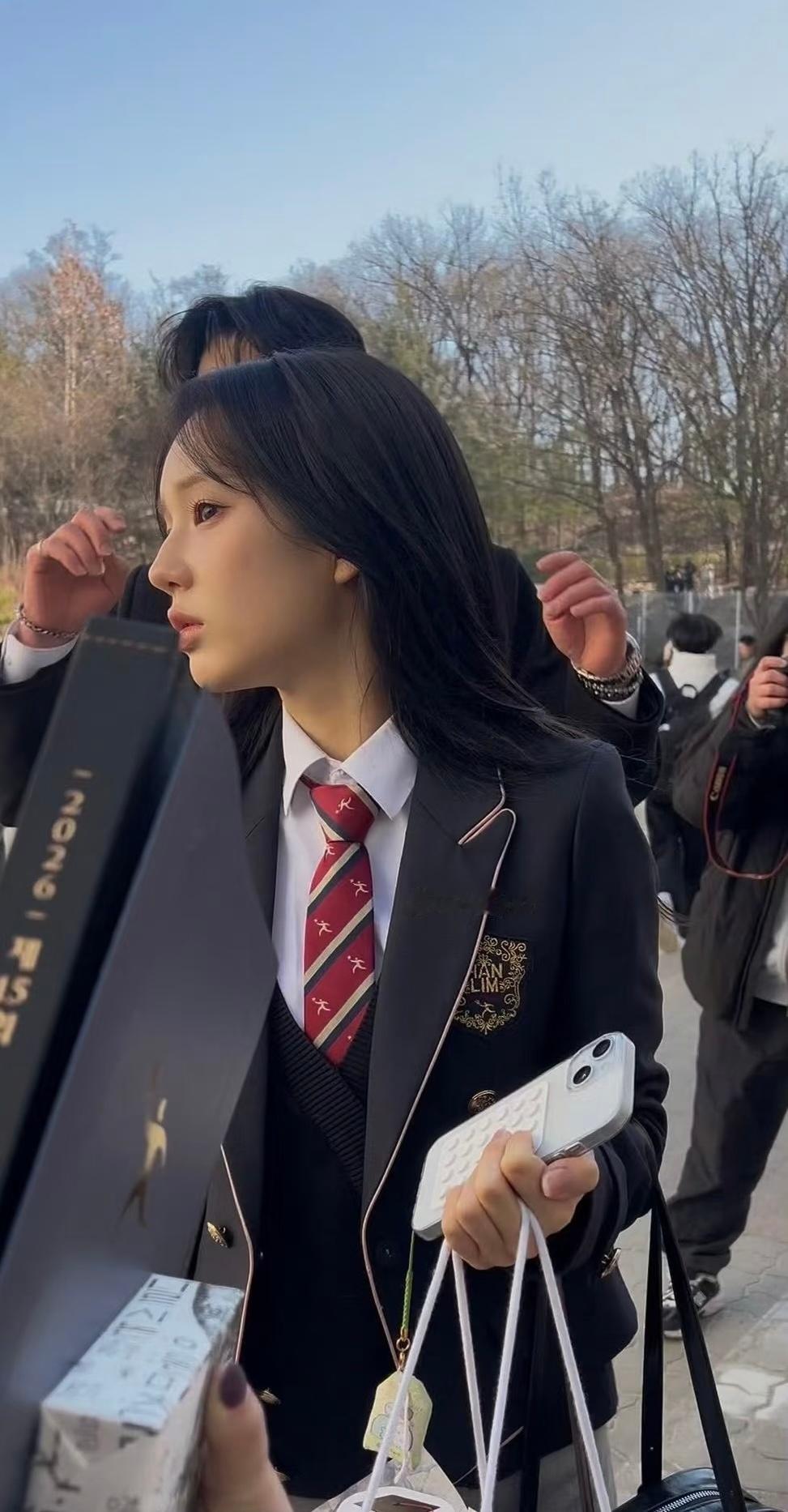 柳莎朗｜这个侧颜的纵深度真的好美 五官不是浮在表面上的 眼球镶嵌在骨头里的美….