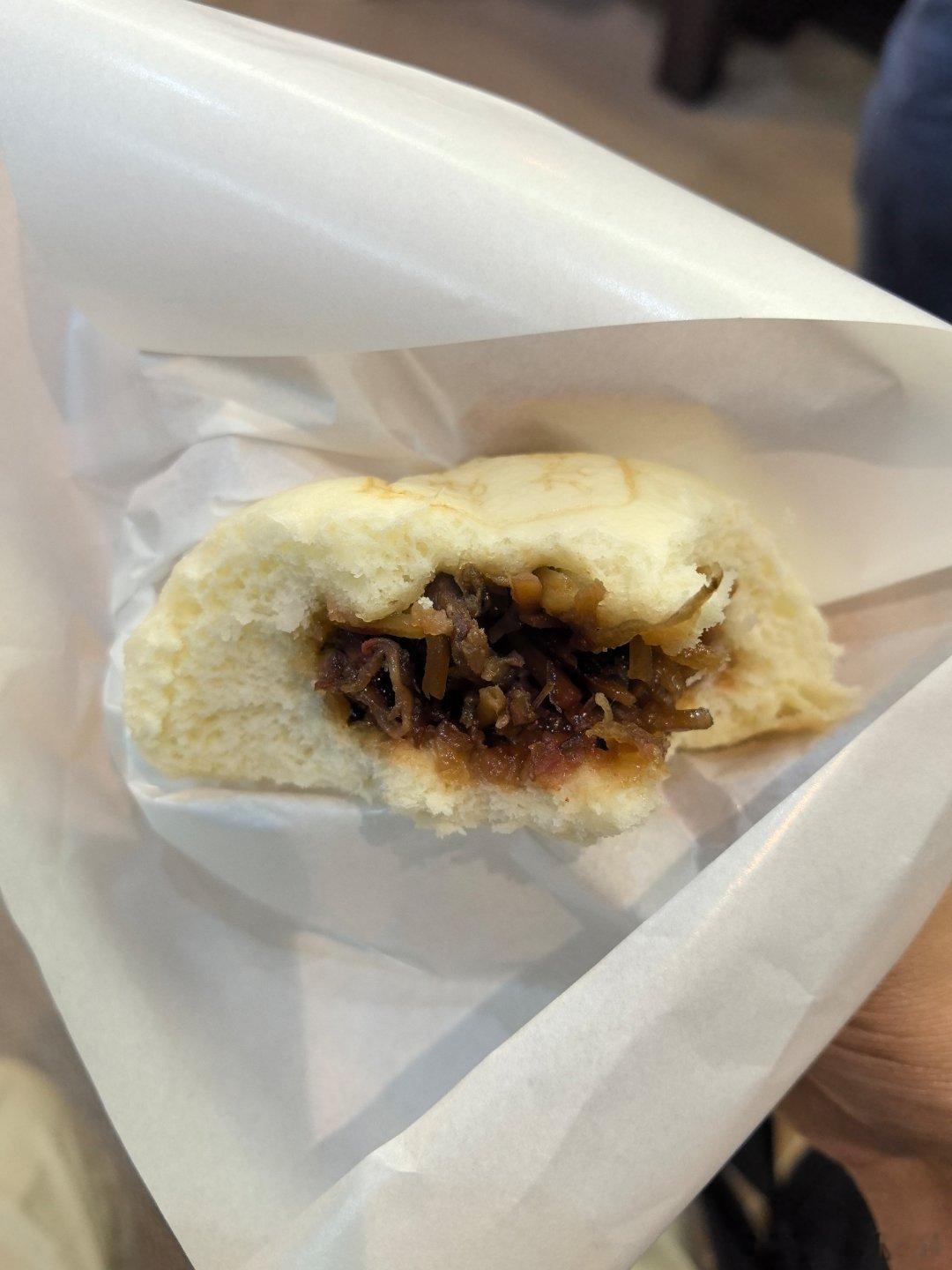 日本的食品卫生安全也不咋样的嘛 刚才在清水寺下边的店铺买牛肉包子，吃出了个蚊子?