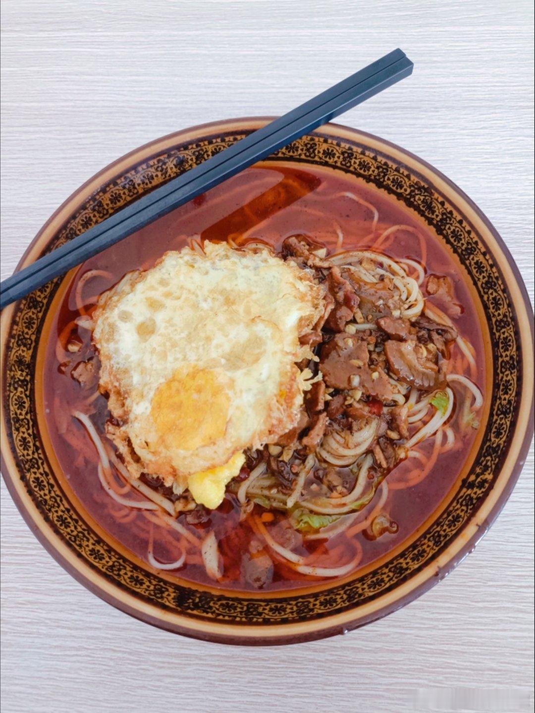 今天午饭，大肉臊子面!  ​​​