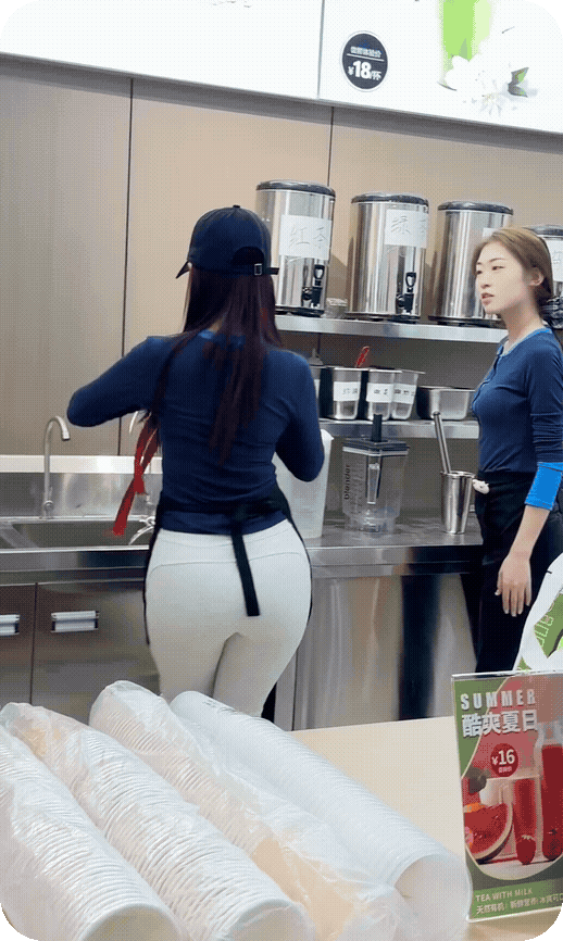 人擦边，店名也擦边！这主播开店是越来越多了，给普通人留条活路吧？
网红