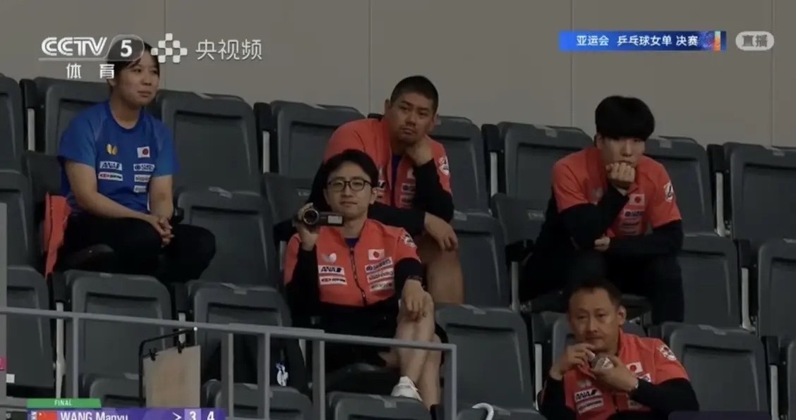 王曼昱冠军我去！马林可得注意了！孙颖莎跟王曼昱决赛，这个日本人从头录到尾，一动不
