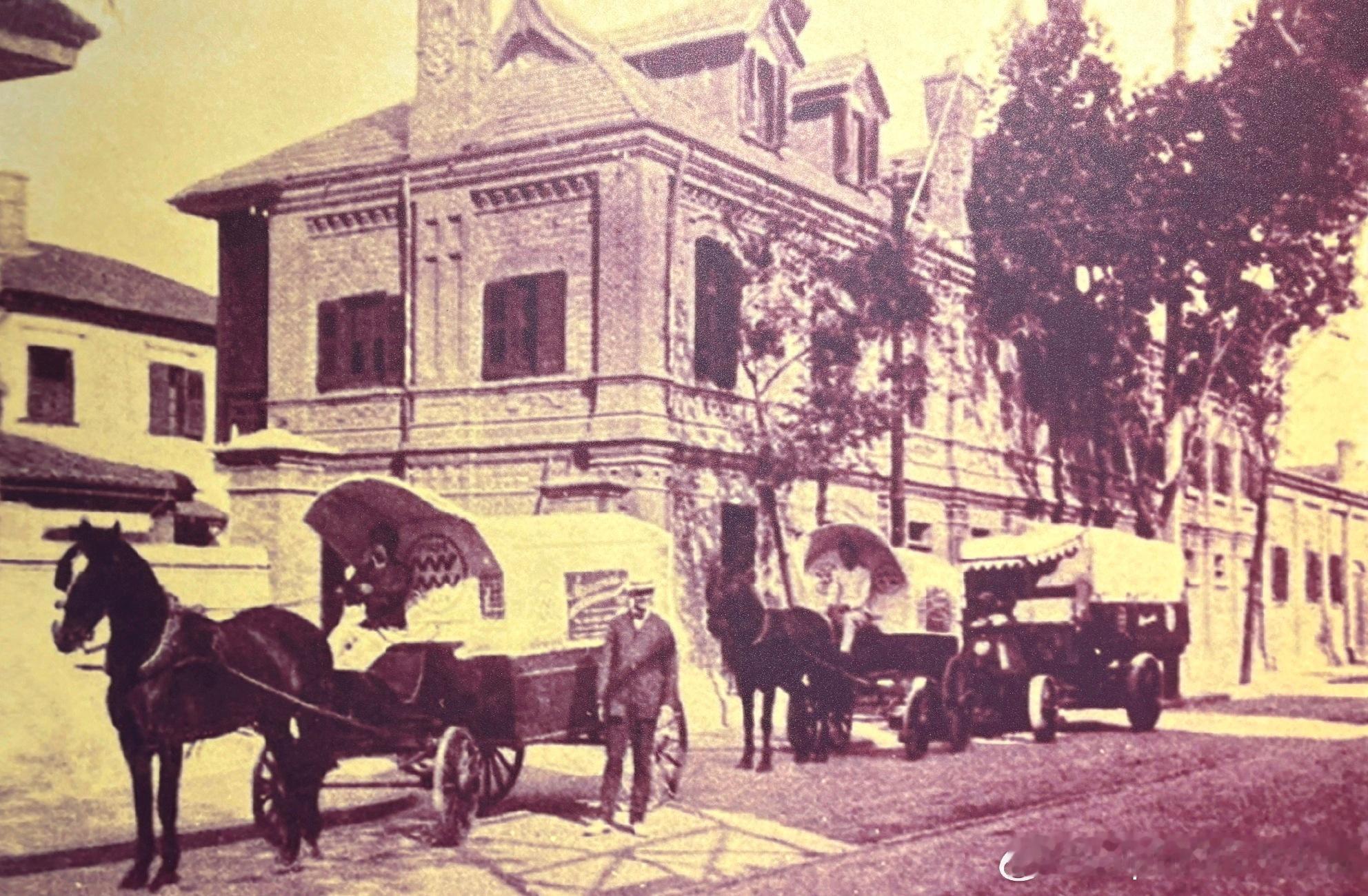 1864年英商创办了广和洋行，次年改名正广和洋行，从事酒类和汽水业务。正广和取意