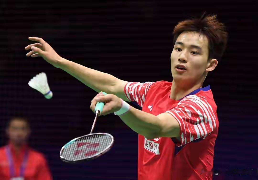 在青岛进行的亚洲羽毛球团体锦标赛男团小组赛收官轮，中国队与泰国队展开小组头名争夺