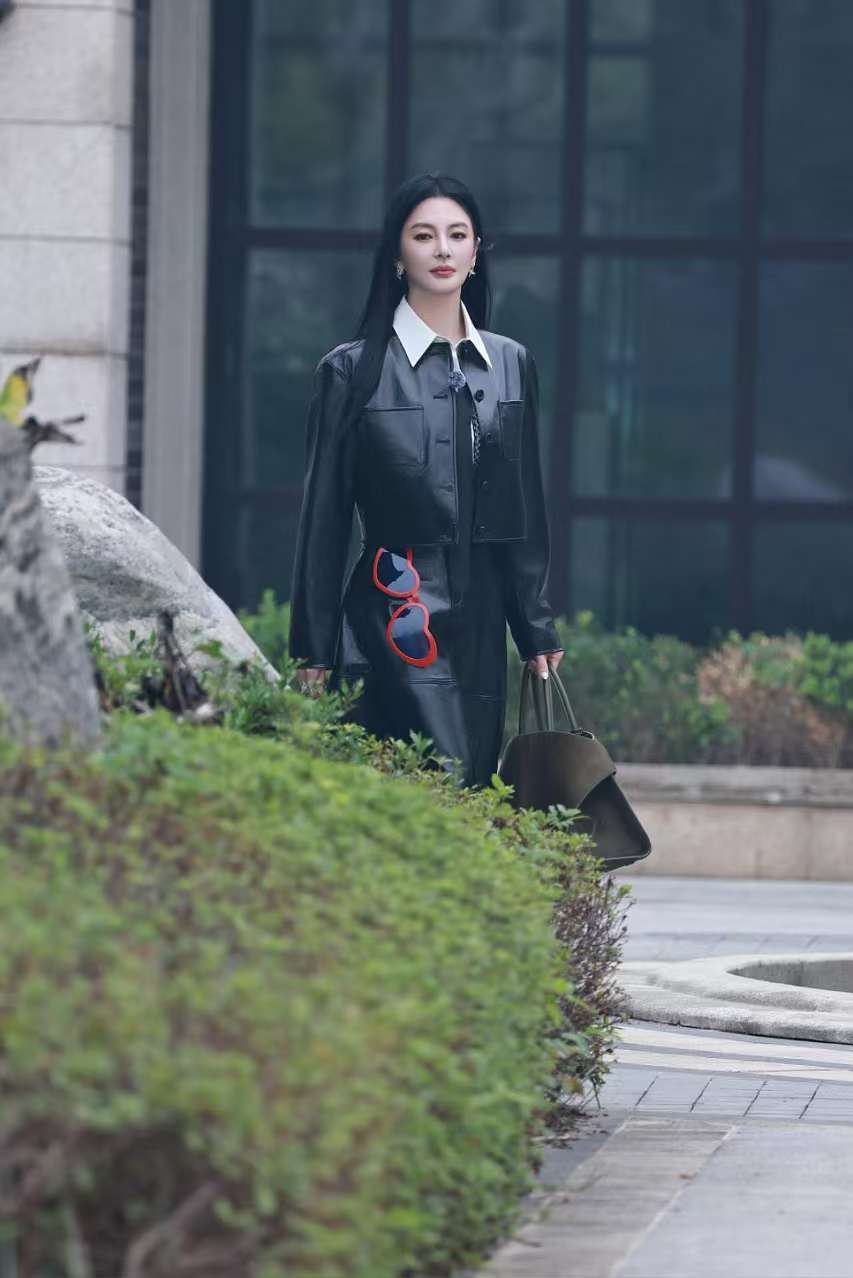 《女子推理社2》节目里面的张雨绮真的是太漂亮了吧，整个人状态真的是太满分，时尚氛