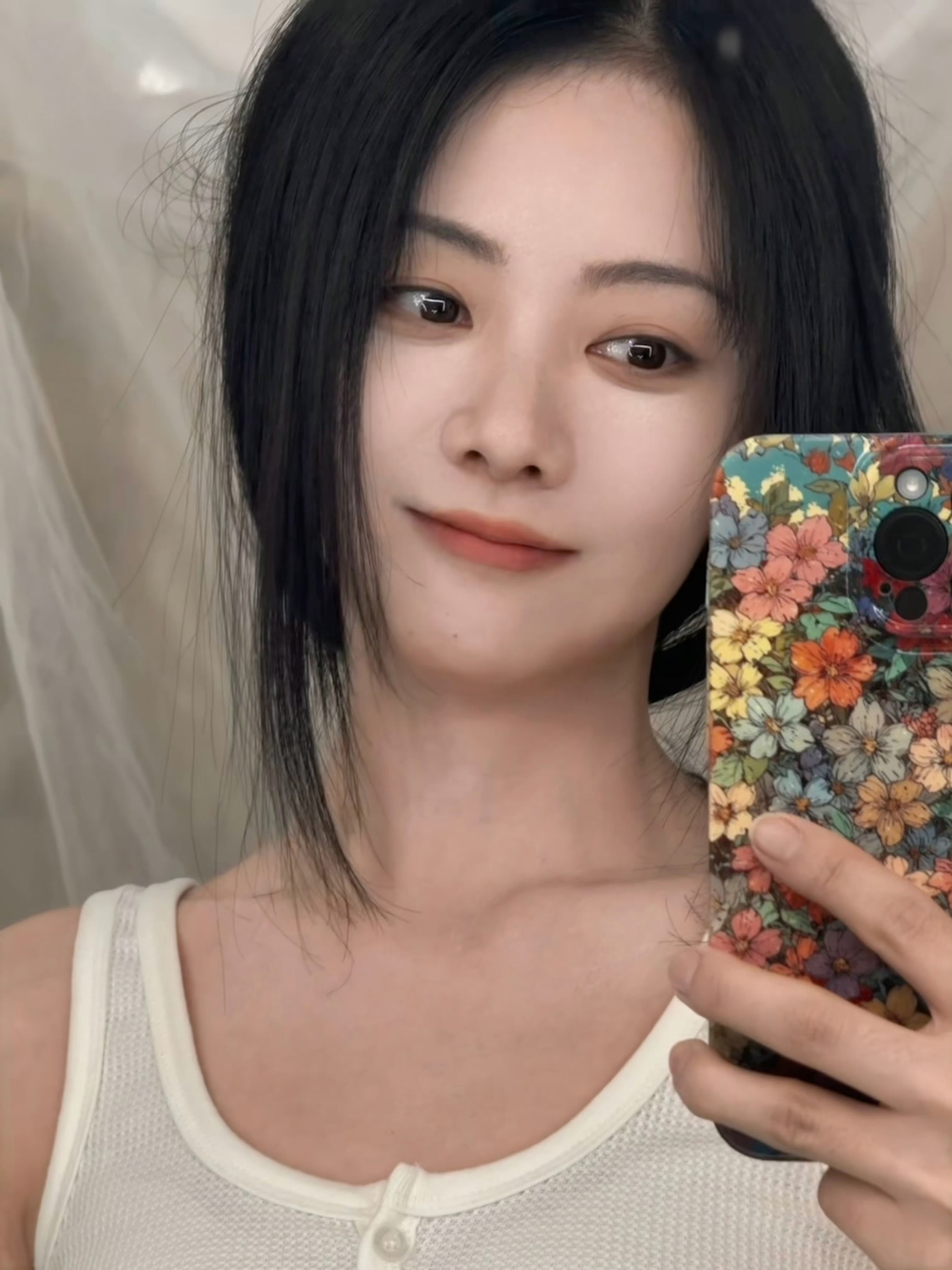 谭松韵live图冷白皮状态超好，童颜女神。 ​​​