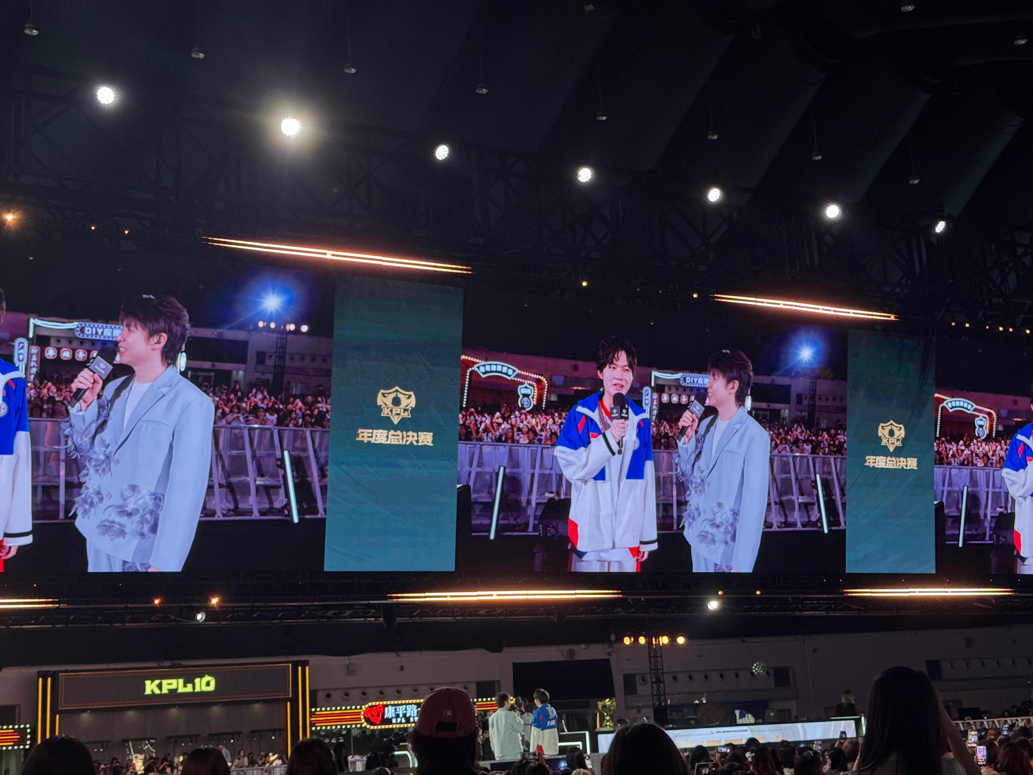 LGDNBW年总让二追三断雨年总三连MVP今天的比赛超级精彩啊，LGD年总加油冲
