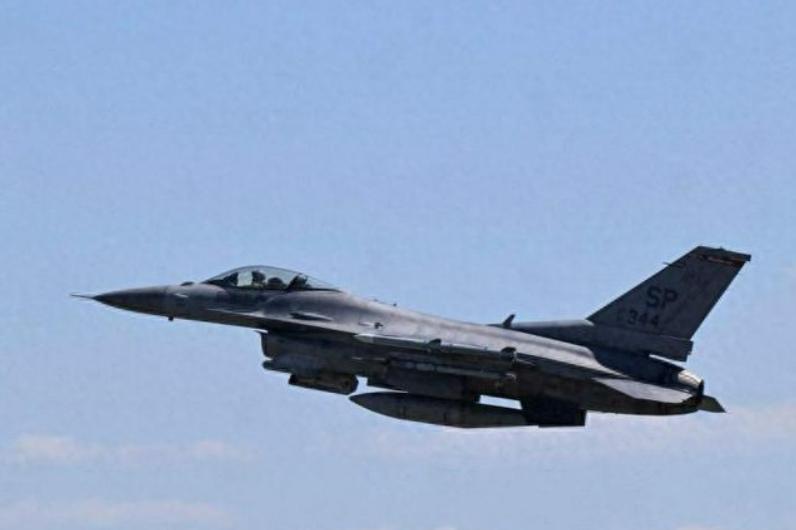 中美战机在黄海上空发生对峙！
2月20日一早，中方发布了一则消息，内容是：“近日