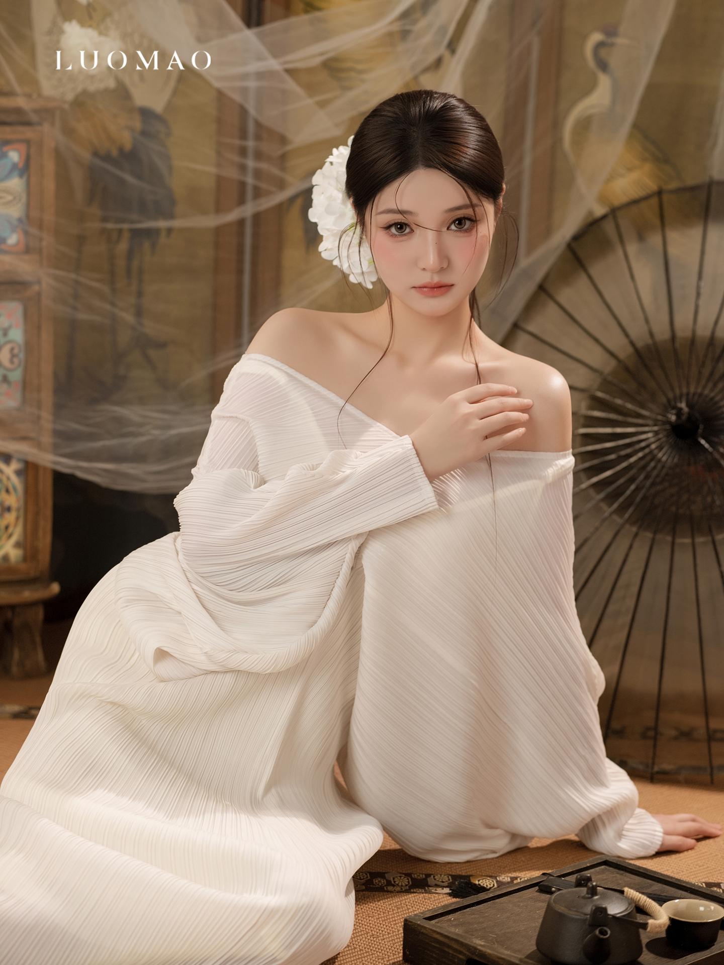 新中式清冷白纱写真，把 “易碎感” 拍透了