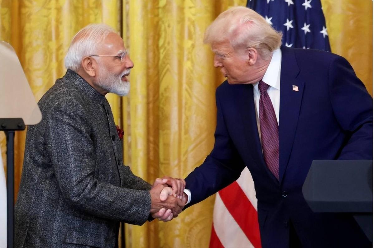一觉醒来，美印真和好了？特朗普降关税，莫迪只笑不吭声，猫腻藏在这

据媒体2月3