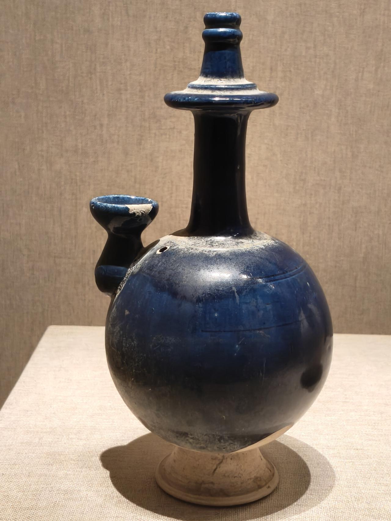 唐代蓝釉陶净瓶
