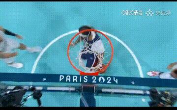 爱德华兹—爱的华尔兹！华子的梦幻脚步太华丽了，球进之后华子做出了哈登经典的撒盐庆