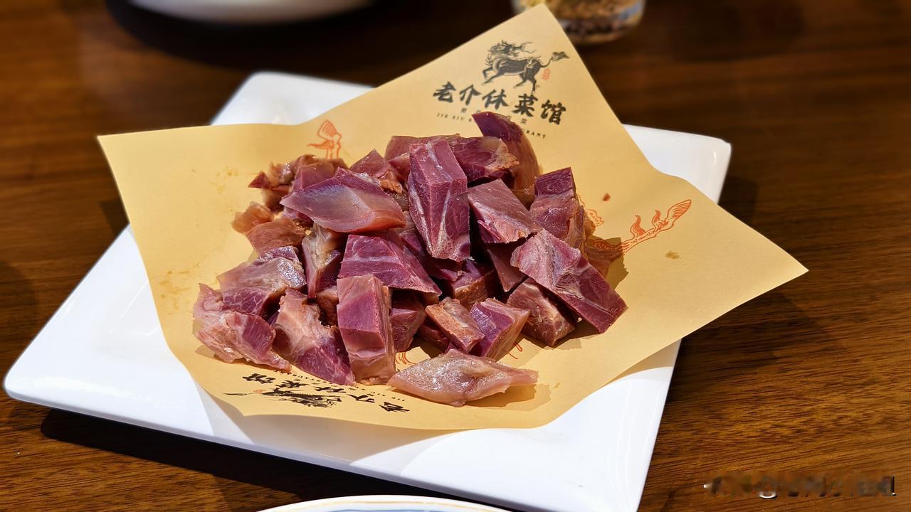 省级非遗张兰驴肉
紫林陈醋浇猪手
辣炒青柿子
老介休酸菜炒莜面
都挺好吃的。
