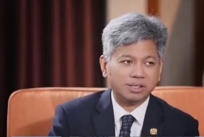 被一条来自马来西亚华人的评论整破防了，这位马来西亚华人留言中是这样说的，“我是马