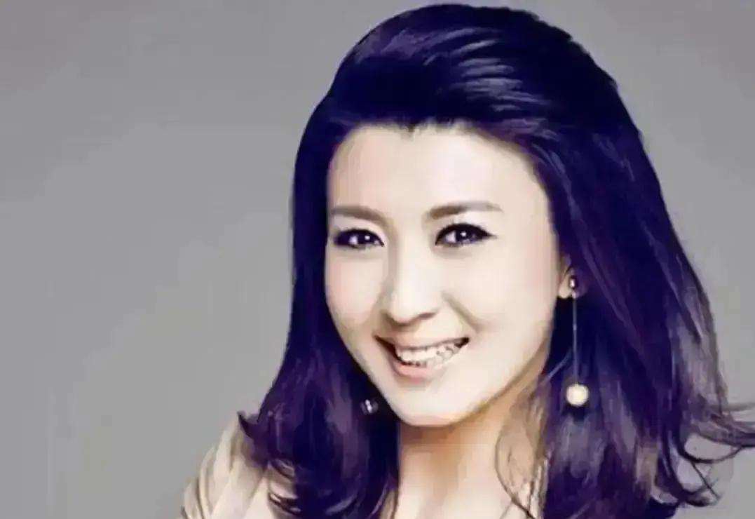 闫学晶“一铲子清了”所有动态，堪称老演员面对数字时代最悲壮的一次退场。
千万别觉