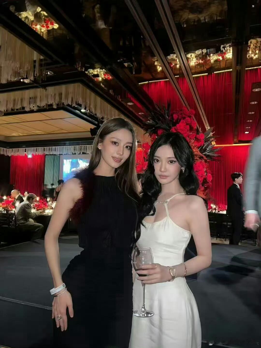 吉娜宁艺卓看郎朗演奏会宁艺卓和吉娜一起去看郎朗演唱会了，多认识新朋友！宁艺卓吉娜