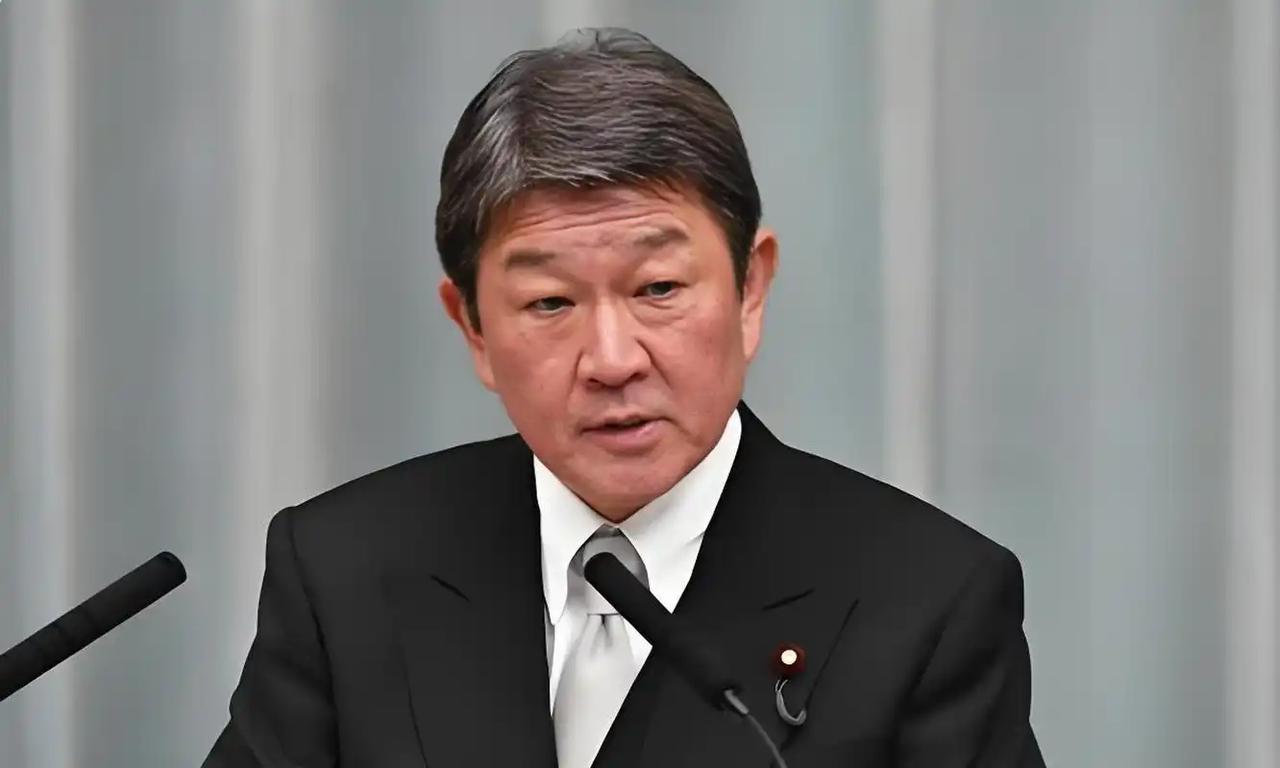 7月12日，正值南海仲裁案满10周年之际，日本外务大臣茂木敏充发表相关谈话，公开