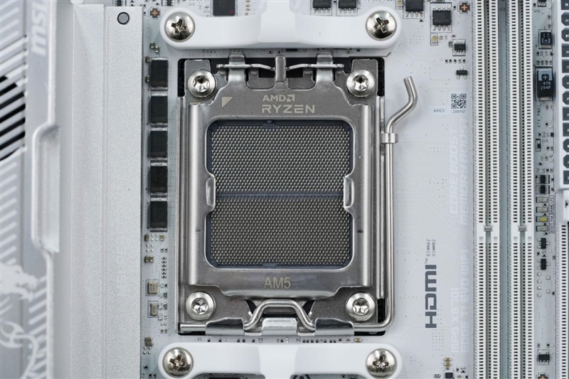 微星MPG X870I刀鋒 鈦主板評測：穩定釋放200W 內存性能可提升50%