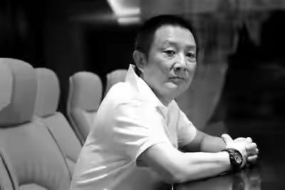 大明鼎鼎张黎导演的婚姻够奇葩的，5个漂亮的女人一个也没留住，如今60多岁了，还是