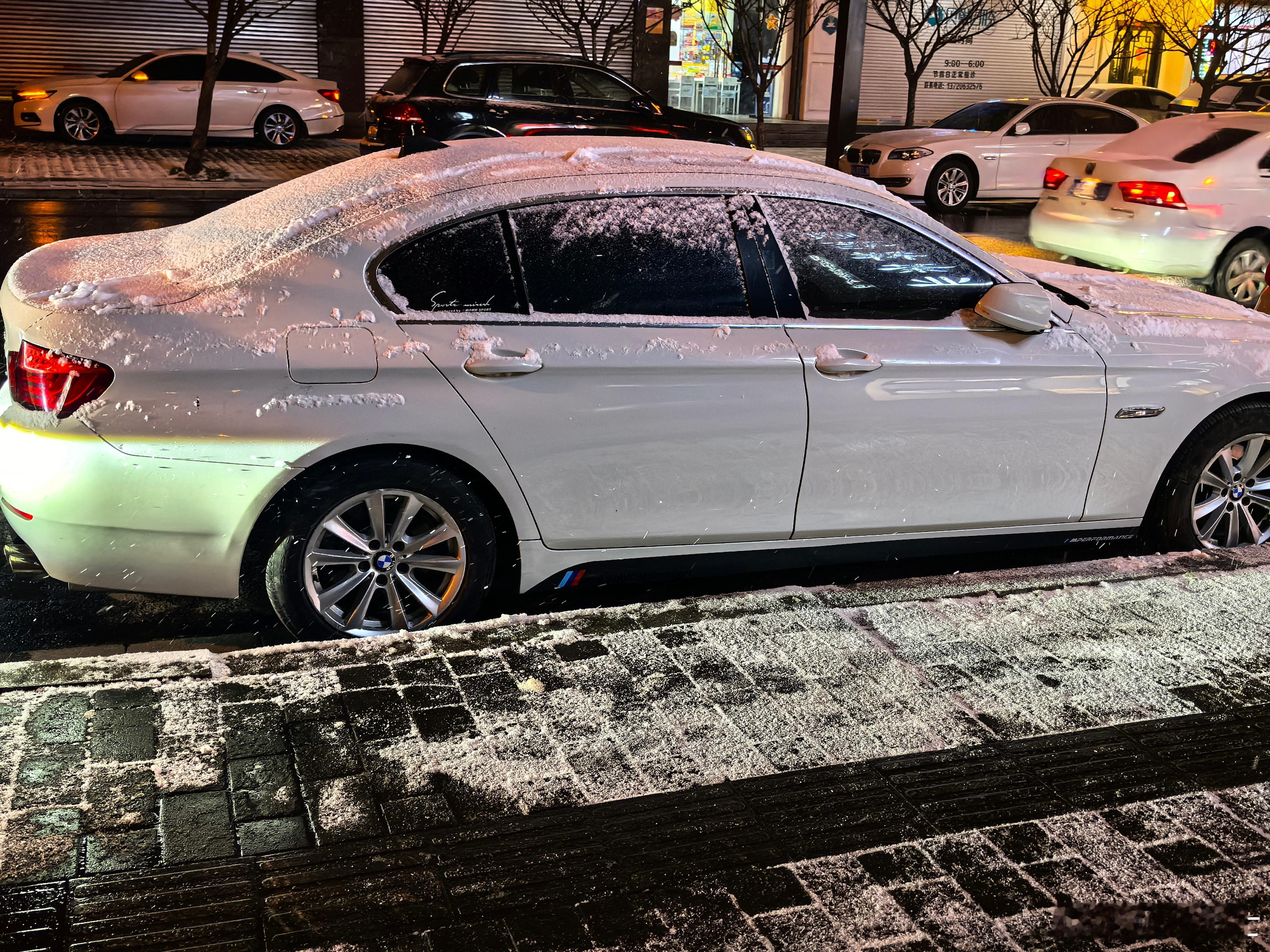 下雪了，吃碗热腾腾的面。 