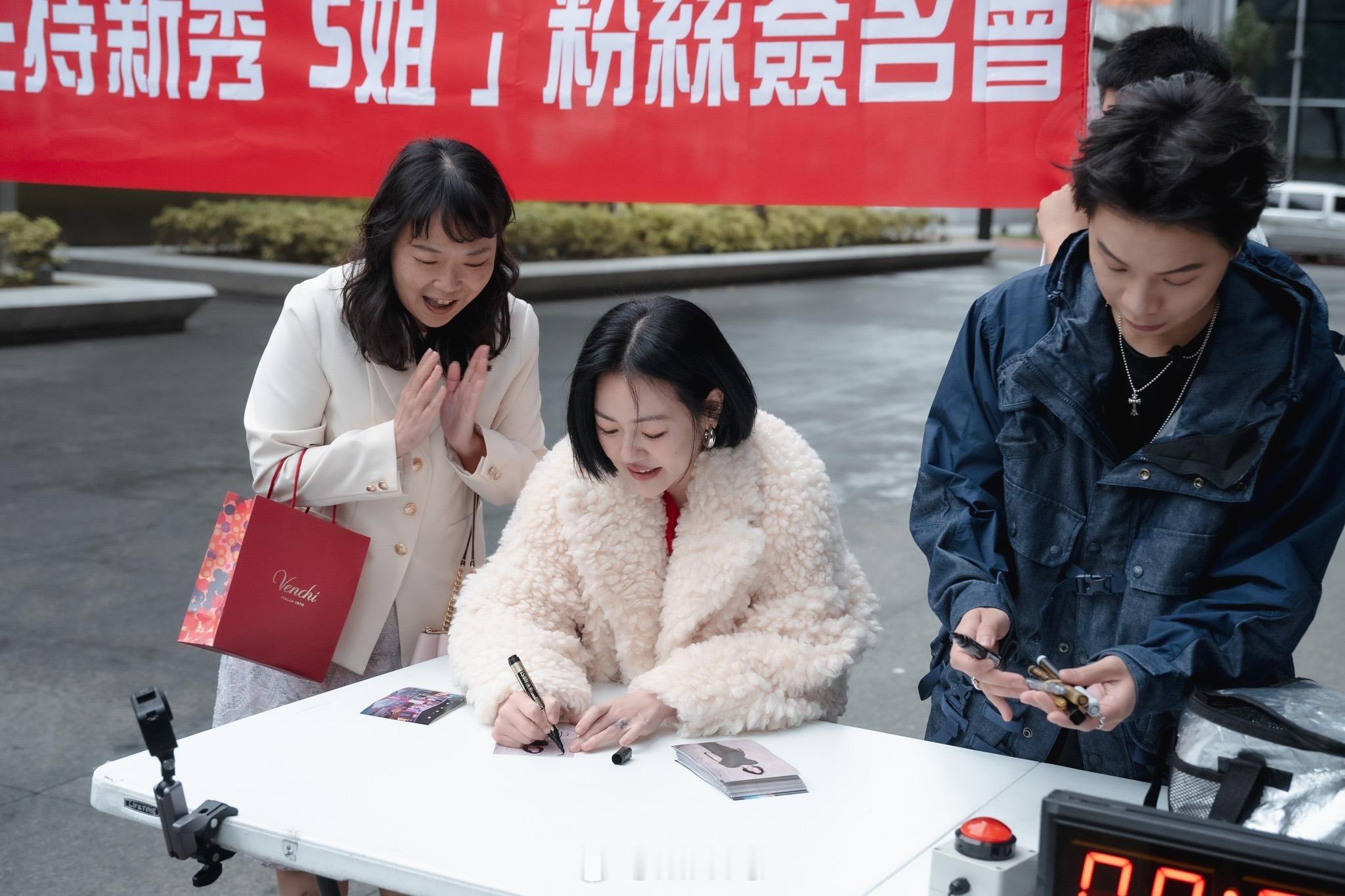 小S小s 人人都爱徐熙娣。小s讲述大s走之后好友贾永婕的鼓励重新绽放最灿烂的笑容