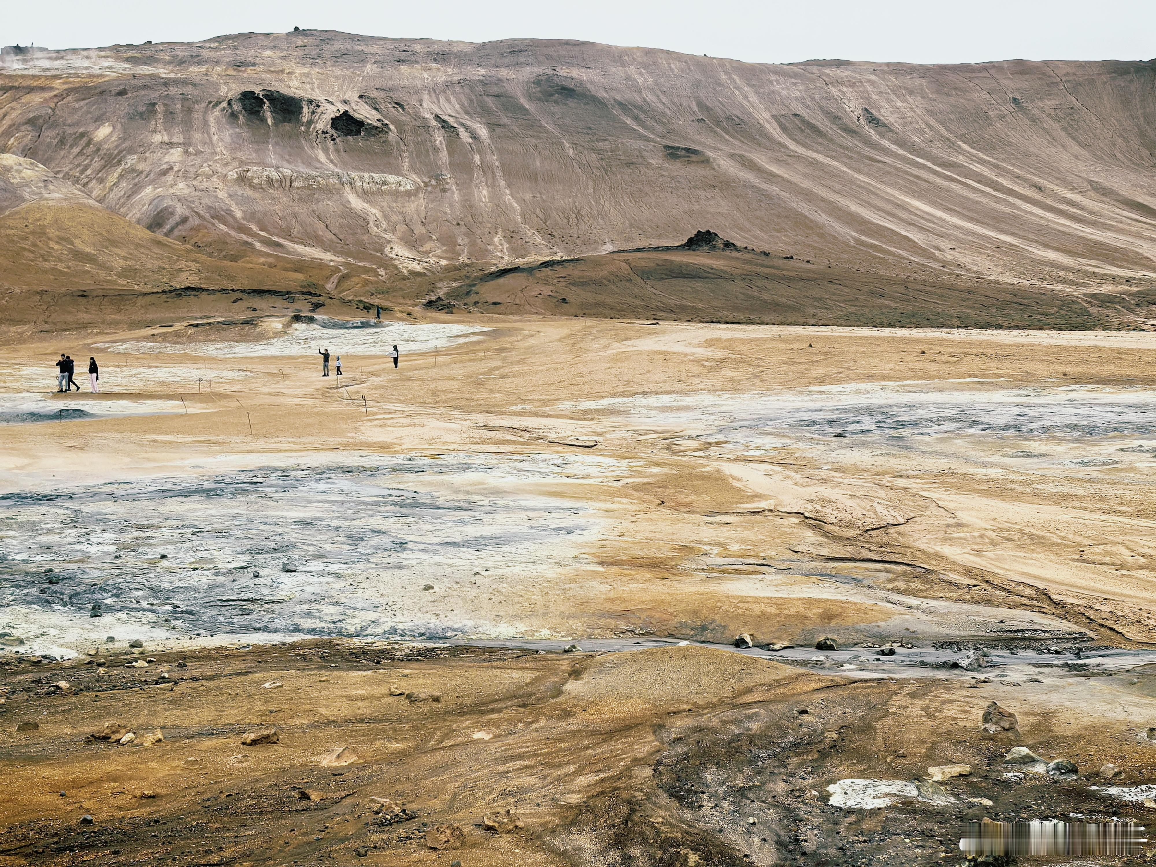 在冰岛哈维尔地热区 仿佛来到了火星  ​​​