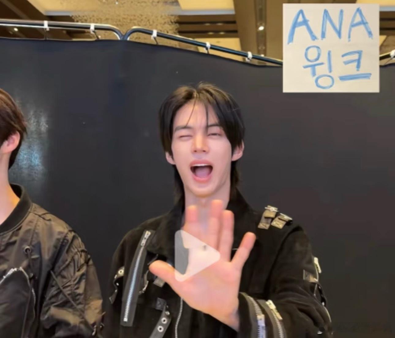 哪里有跳人？这不是给了饭撒吗 