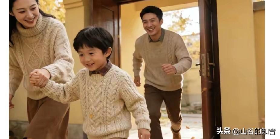 婆婆拦儿子离婚：旧妻当免费保姆更顺手，一番话戳穿多少婚姻的不堪
 
小两口干仗闹