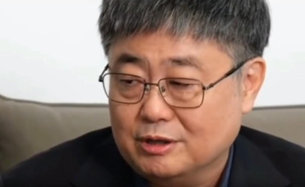 小舰长的父亲，16岁就离开了大陆。

16岁没成年，也算是娃娃兵吧。

他父亲告