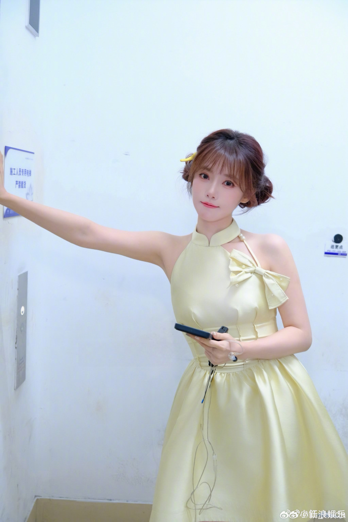 【#Rookie道歉#】#小钰回应谣言# 28日，知名电竞选手Rookie女友发