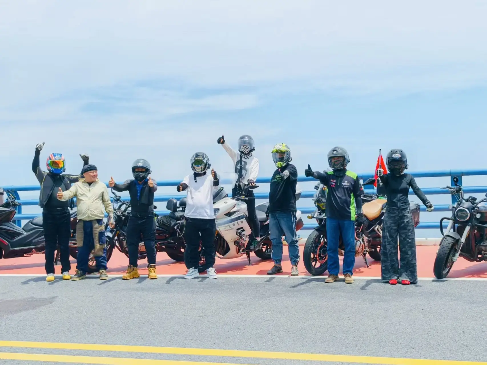 明天有人一起出车吗？