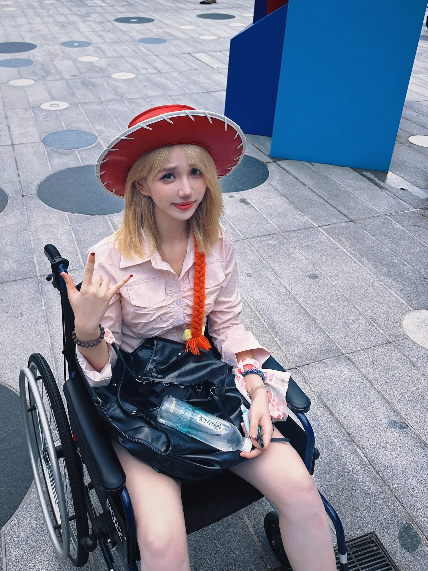 我在想。“像我这么普通的玩具怎么跟你这种有名的巴斯光年来比呢？” “拜...