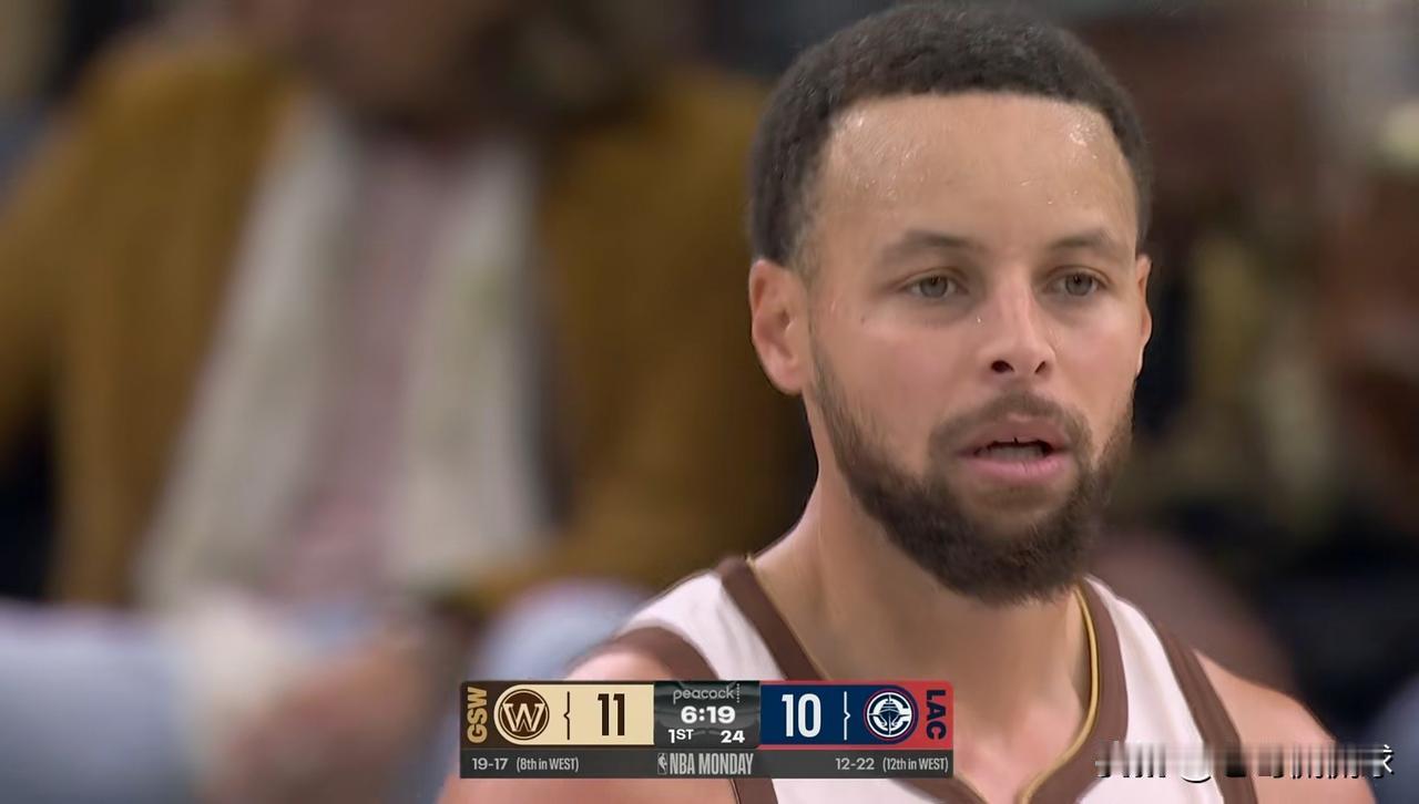 勇士超级射手库里真是浪得虚名！在今天勇士客场挑战快船的比赛中，目前双方的第一节比