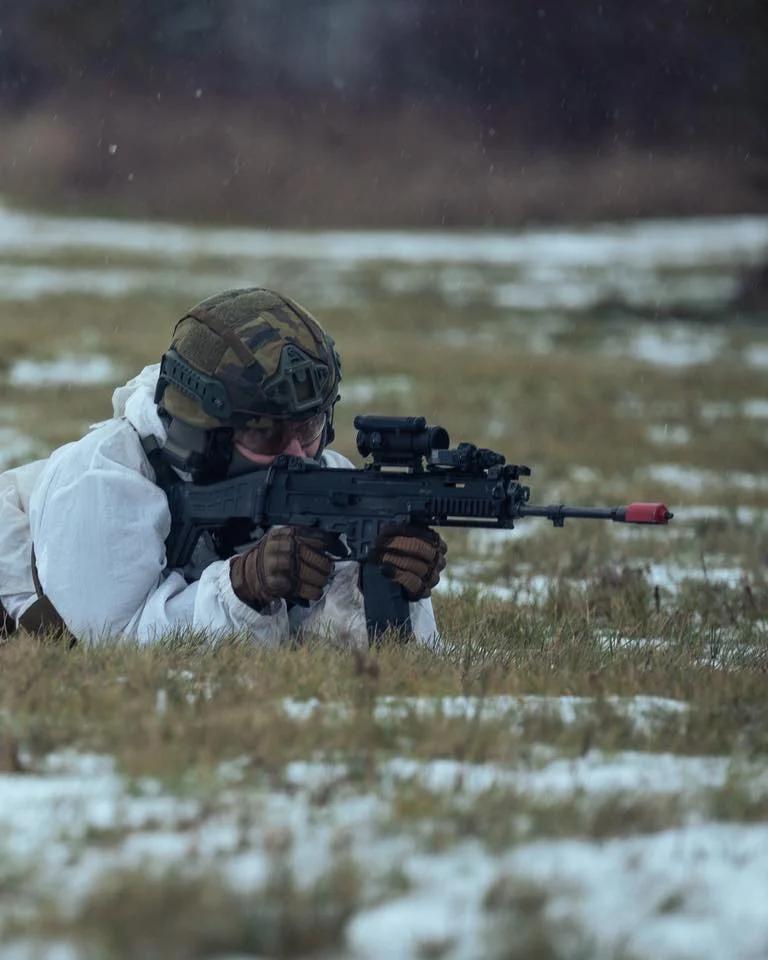 捷克人与czbren步枪，czbren步枪不错但也是有一些小毛病
捷克和德国制造