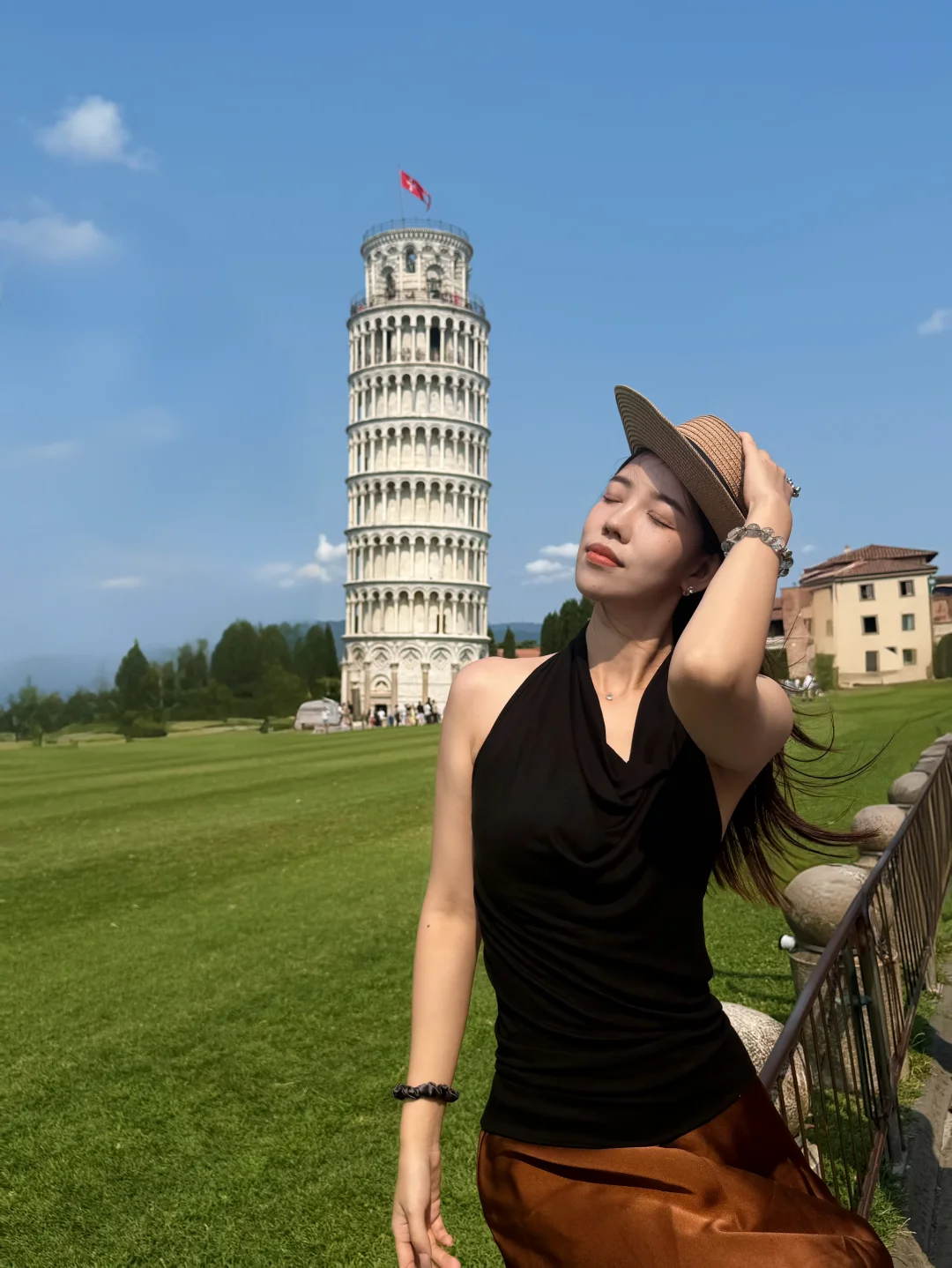 180高妹，在比萨🇮🇹推斜塔