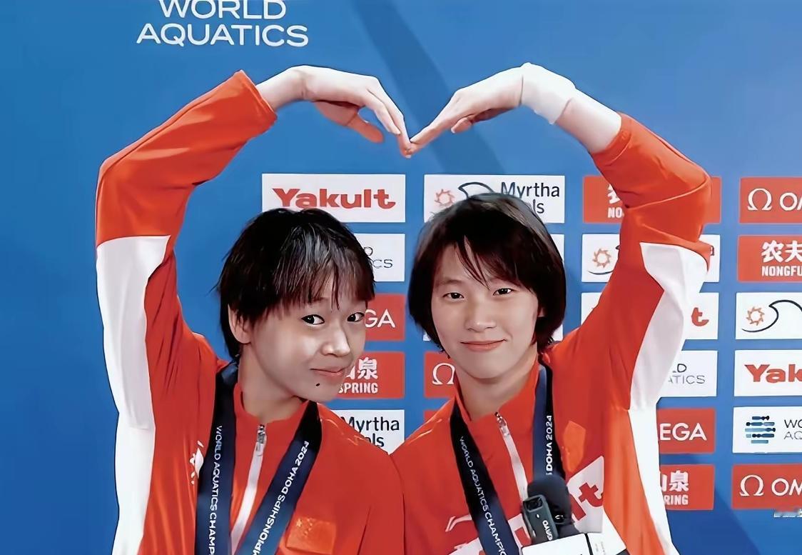 全红婵
和陈芋汐
现在是同一战线了

两位年纪相仿的孩子，年少成名，早早在跳水赛