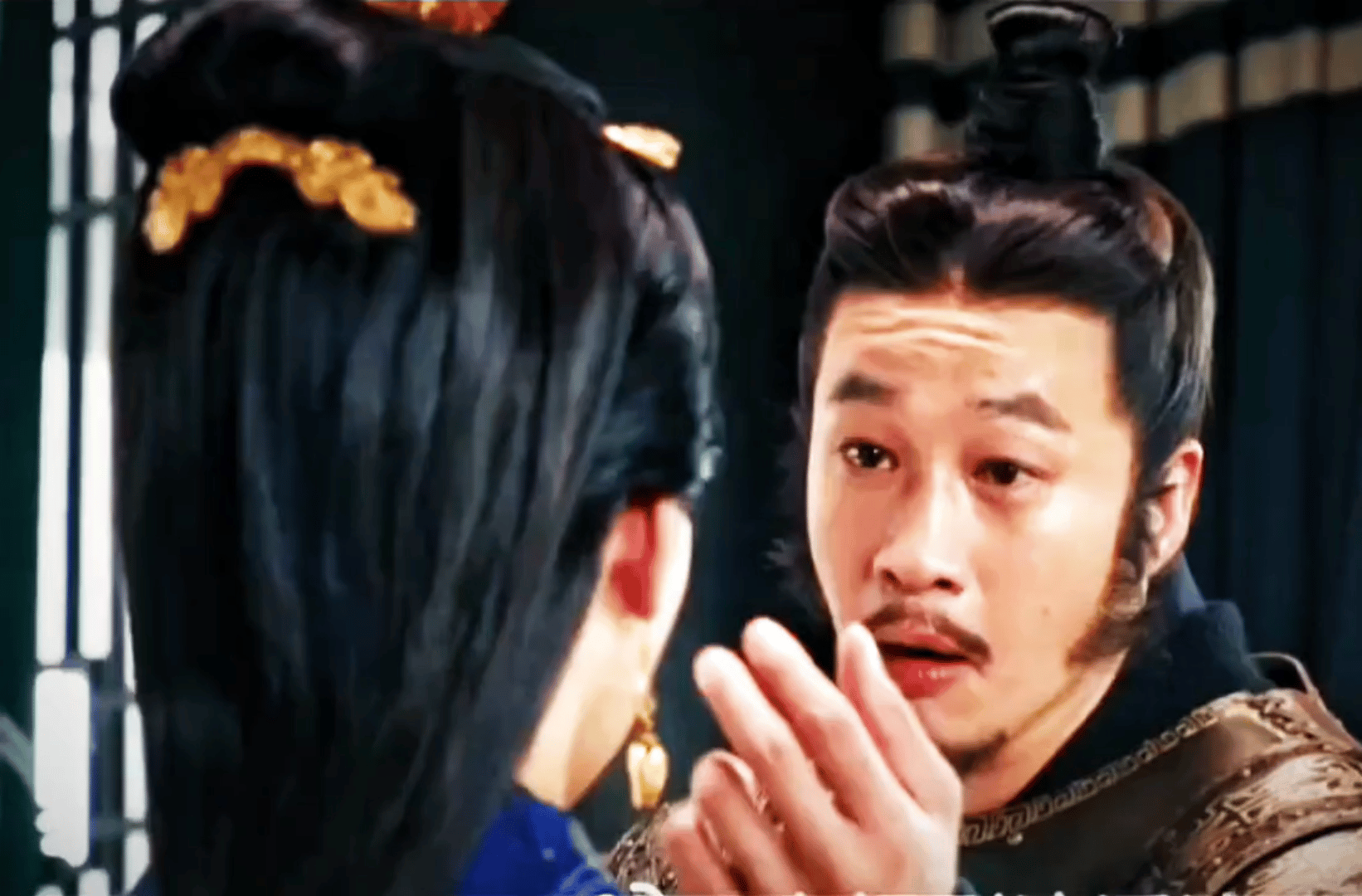 东叔太老了五官不太硬像黄海冰他们去演古偶爹在比如武庚纪里面也不够用，现在隔空掀桌