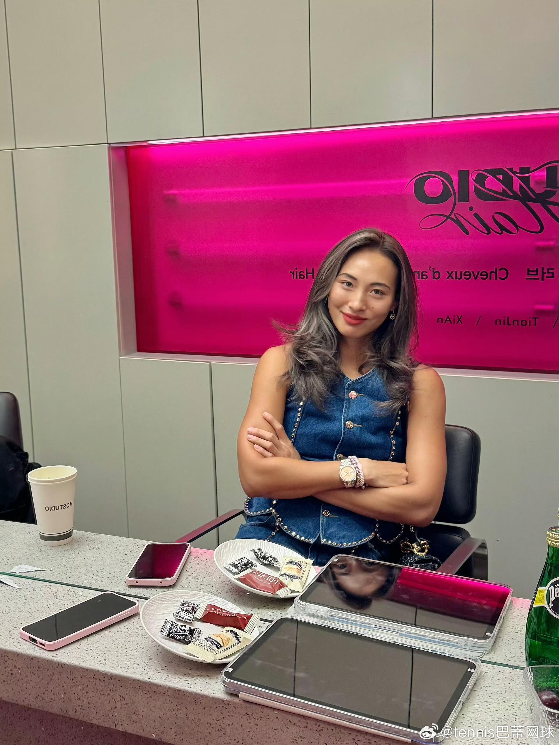 你知道🇨🇳郑钦文最近的新发色出自哪位大师之手吗刘雪孟 MQ STUDIO 晒