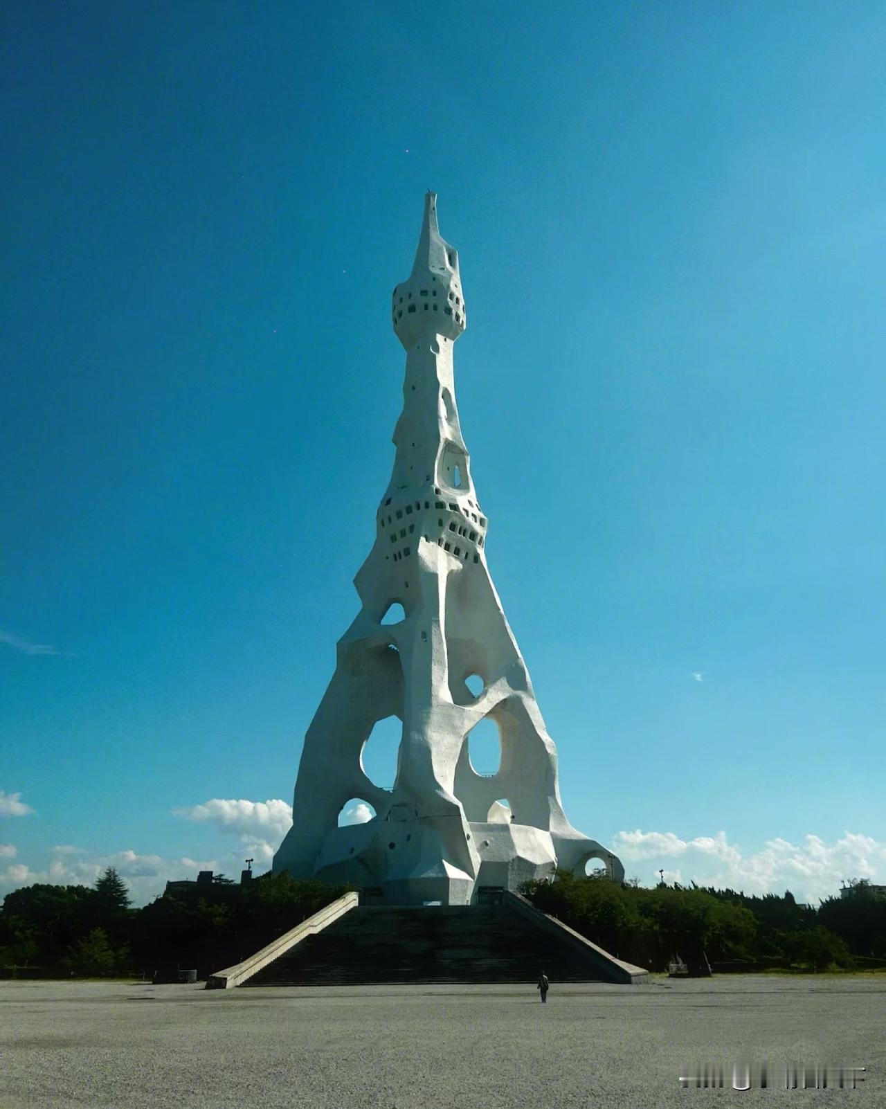 不出所料，日本宫崎县终究还是迈出了这一步，做出了相应举动。
​“和平之塔”那一堆