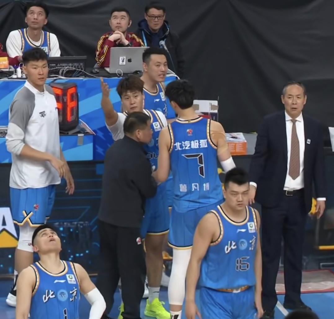 CBA常规赛/赵睿受伤后的北汽众生相，谁最该为这场失利负责？
在刚刚结束的一场C