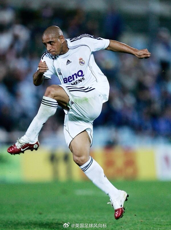 【贝克汉姆：阿诺德就像罗伯托-卡洛斯】大卫-贝克汉姆：“我是亚历山大-阿诺德的铁