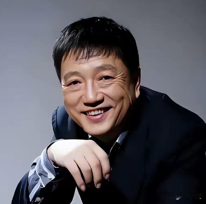 很多人刷剧都眼熟这张脸，可大半辈子都叫不出他的名字，他就是金牌配角秦焰。
37岁
