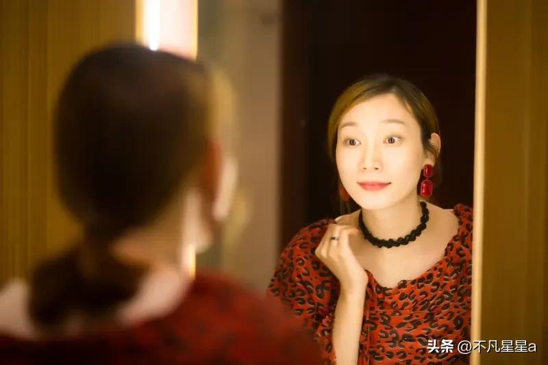 人到中年要不要认真打扮自己人到中年，更要认真打扮自己。精心收拾不是为了取悦别人，