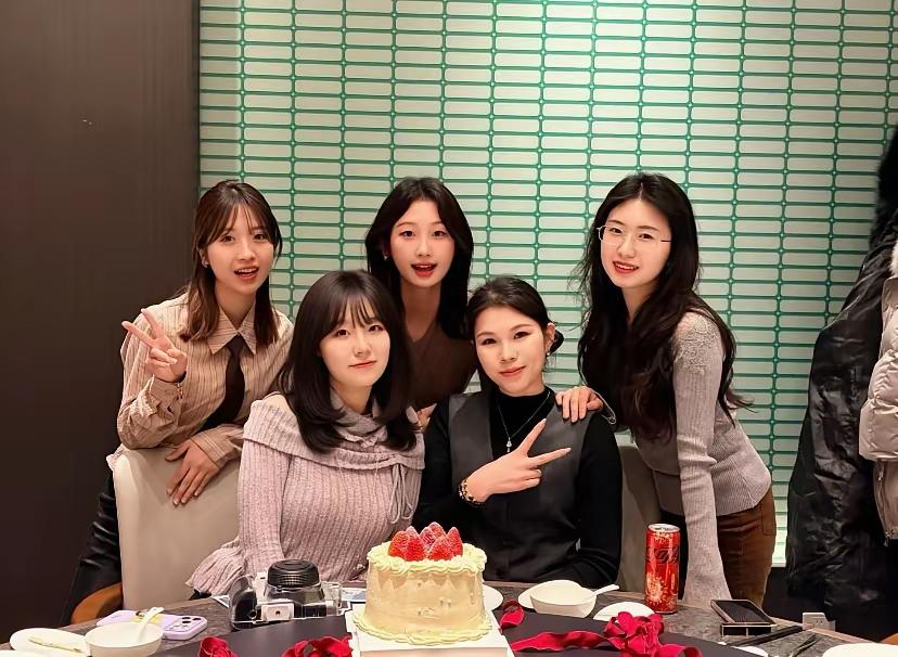 喜欢那个美女，带走！！！